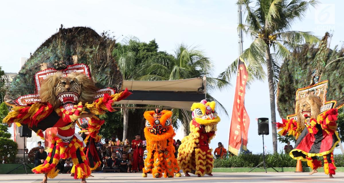 Kolaborasi Barongsai Dan Reog Ponorogo Di Kalimantan Viral