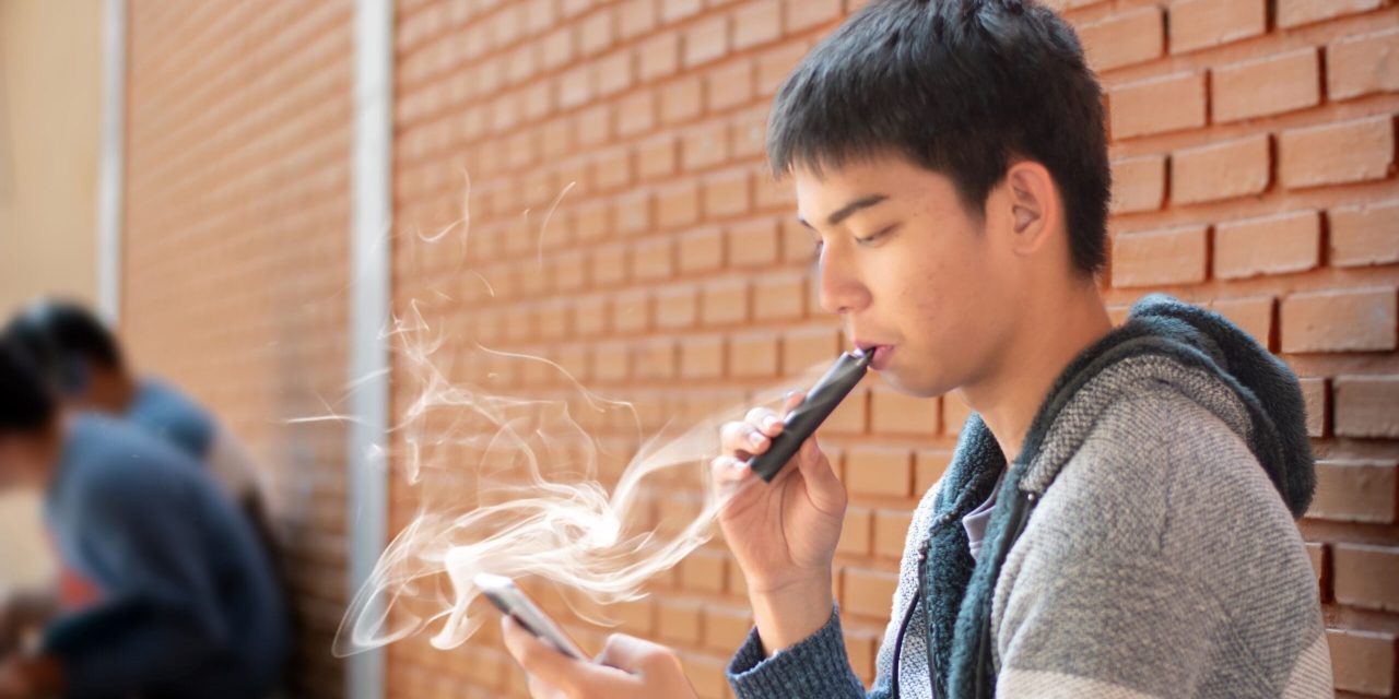 Dampak Jangka Panjang Vape Terhadap Paru-Paru Anak Muda