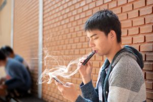 Dampak Jangka Panjang Vape Terhadap Paru-Paru Anak Muda
