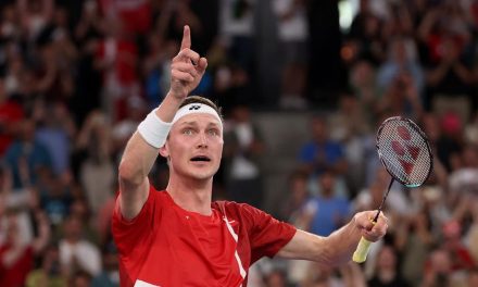 Viktor Axelsen Gantung Raket Di Usia 32 Tahun Akibat Cedera