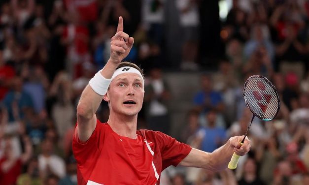 Viktor Axelsen Gantung Raket Di Usia 32 Tahun Akibat Cedera