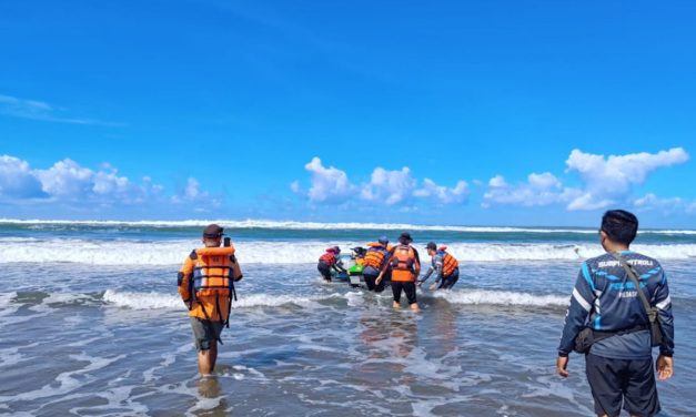 Tiga Wisatawan Terseret Ombak Di Pantai Gunungkidul