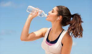 Menghidrasi Tubuh Dengan Air Mineral Tetap Lebih Baik