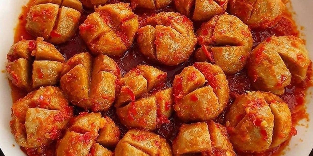 Bakso Mercon Kuah Lava: Sensasi Pedas Favorit Food Vlogger