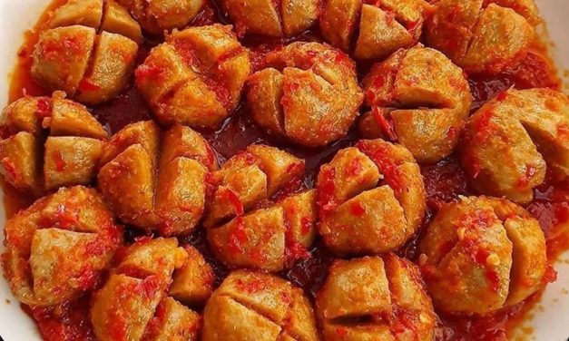 Bakso Mercon Kuah Lava: Sensasi Pedas Favorit Food Vlogger