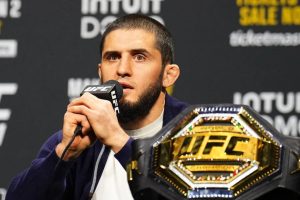 Islam Makhachev Pertahankan Sabuk Juara Kelas Ringan UFC