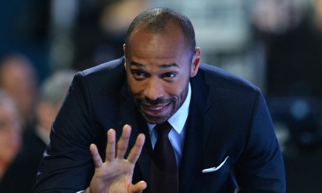 Thierry Henry Tersenyum Lebar Arsenal Juara Liga Inggris Lagi