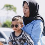 Gaya Santai Rayyanza Malik Ahmad Naik Kuda Di Pantai Bali