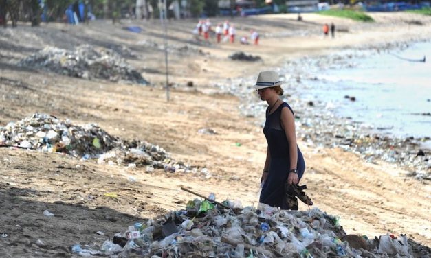 Bali Denda Turis Buang Sampah Sembarangan Rp5 Juta
