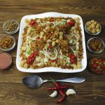 Koshari Mesir: Makan Makaroni, Nasi, Dan Lentil Satu Piring Penuh