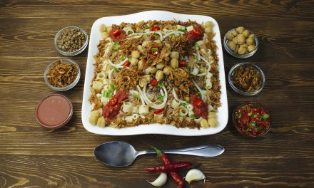 Koshari Mesir: Makan Makaroni, Nasi, Dan Lentil Satu Piring Penuh