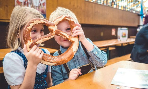 Pretzel Raksasa Bavaria: Peran Air Lye Dalam Proses Baking Roti
