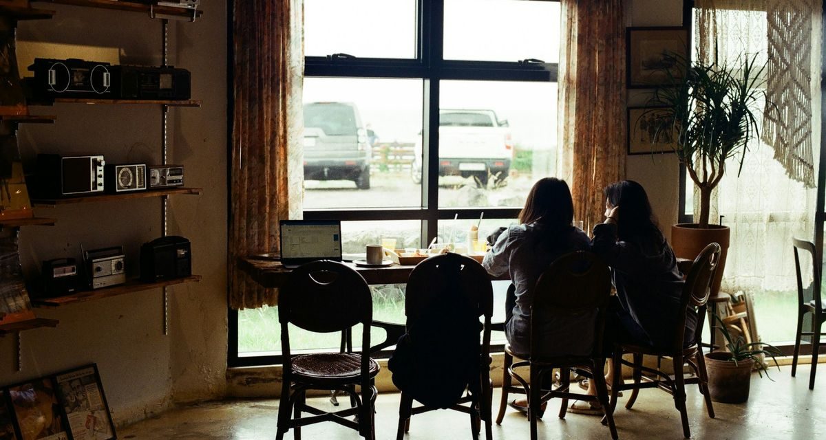 Tren Silent Cafe: Tempat Nongkrong Tanpa Suara Keras