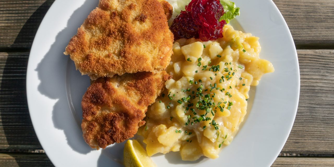 Menikmati Wiener Schnitzel Austria Yang Super Tipis Dan Gurih