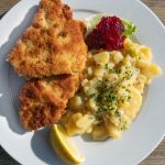 Menikmati Wiener Schnitzel Austria Yang Super Tipis Dan Gurih