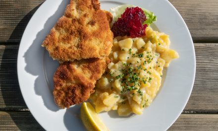Menikmati Wiener Schnitzel Austria Yang Super Tipis Dan Gurih