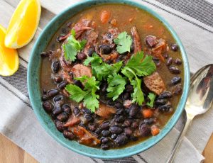 Mengenal Feijoada Brasil: Rebusan Kacang Hitam Dan Daging