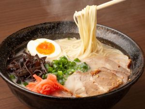 Ramen Shoyu Tokyo: Mi Kaldu Kecap Asin Jernih Beraroma Wijen