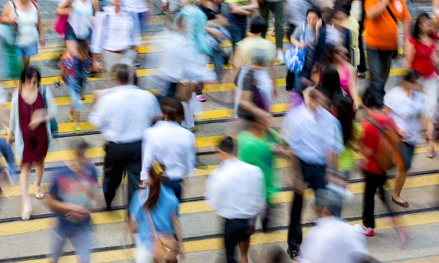 Fenomena Quiet Commuting Jalan Kaki Ke Kantor Makin Populer