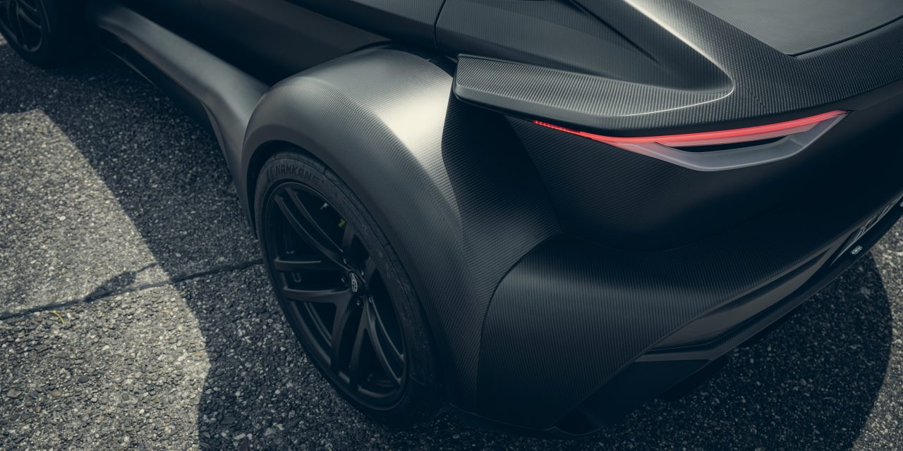 Donkervoort F22 Bare Carbon Rilis Bodi Karbon Tanpa Asistensi